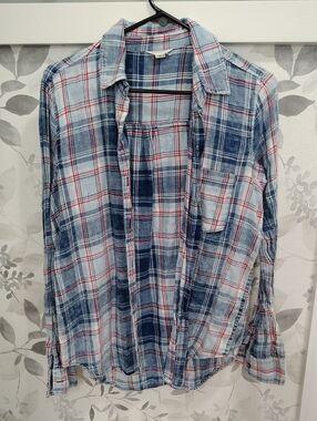 Women's Blue and White Plaid Button-Up Shirt